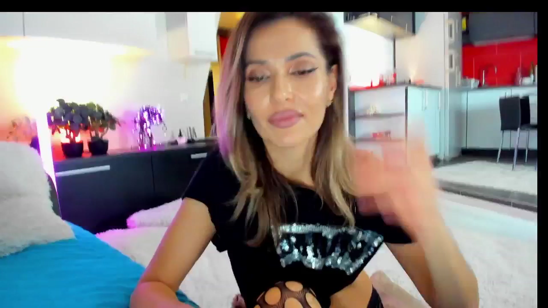 Gallery image thumbnail from SmileyTinaa's myfreecams stream on, 03/21/2025, 24:01 image 6 of 20