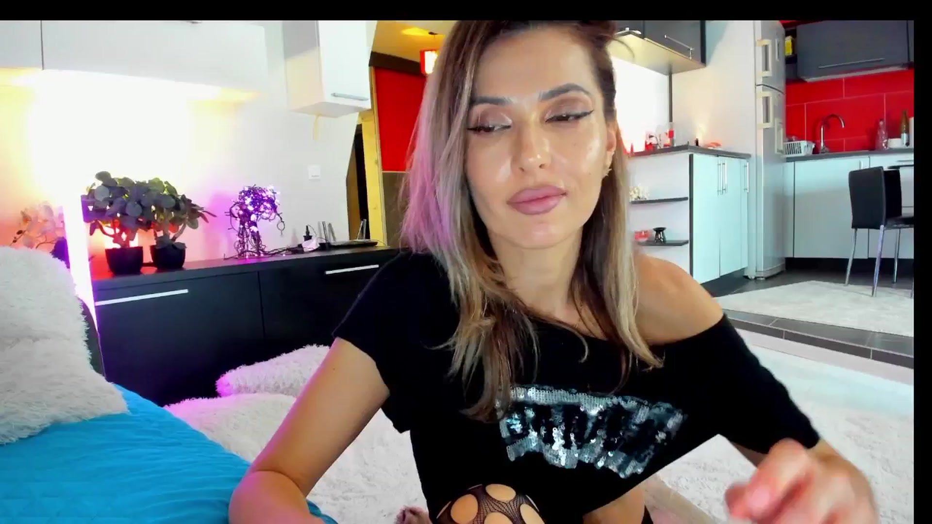 Gallery image thumbnail from SmileyTinaa's myfreecams stream on, 03/21/2025, 24:01 image 3 of 20