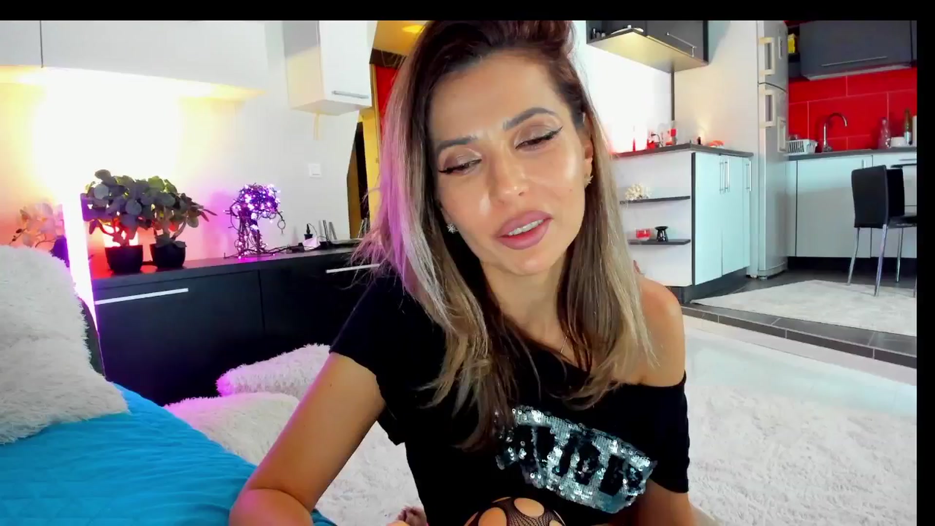 Gallery image thumbnail from SmileyTinaa's myfreecams stream on, 03/21/2025, 24:01 image 16 of 20