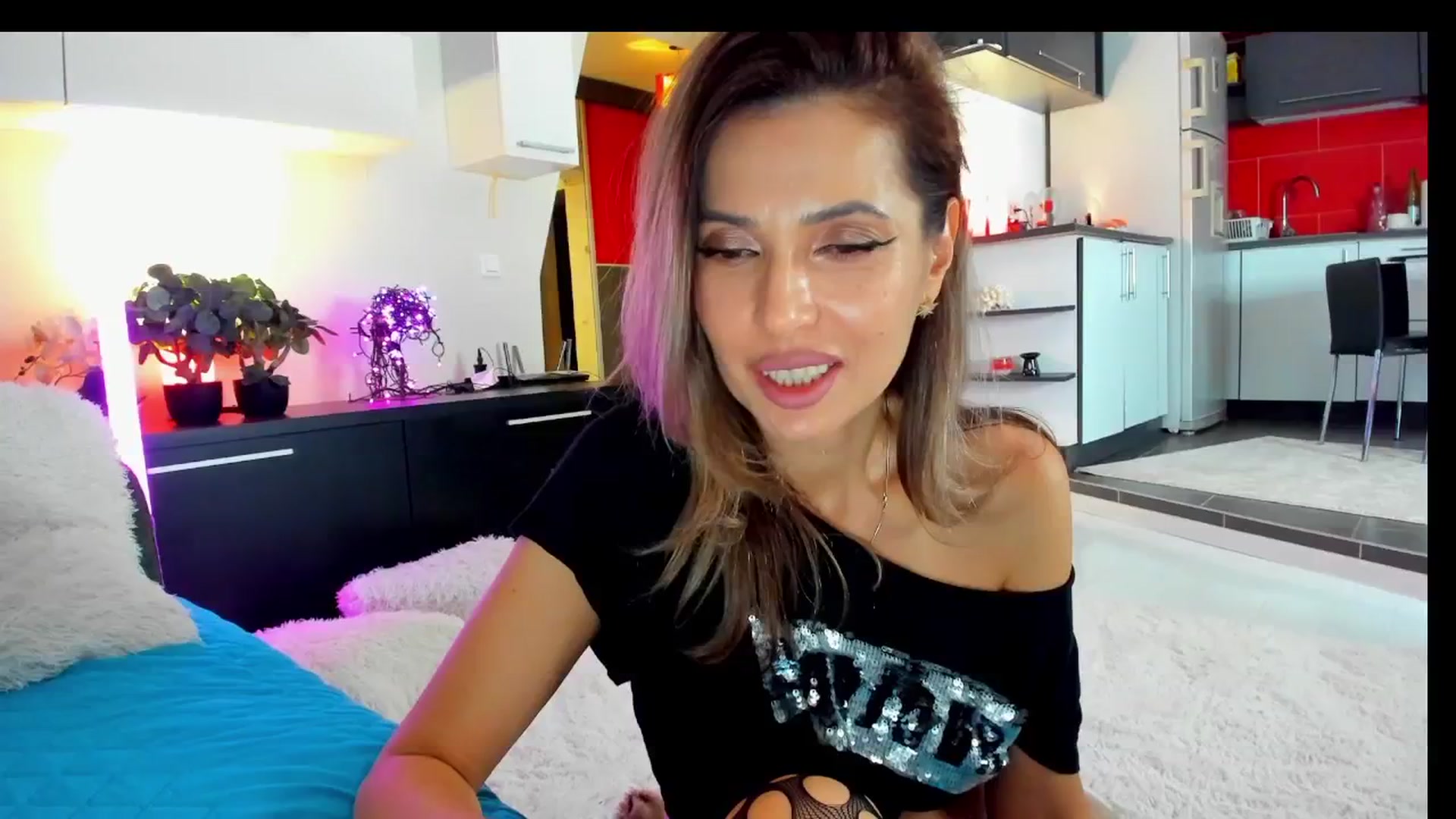 Gallery image thumbnail from SmileyTinaa's myfreecams stream on, 03/21/2025, 24:01 image 18 of 20