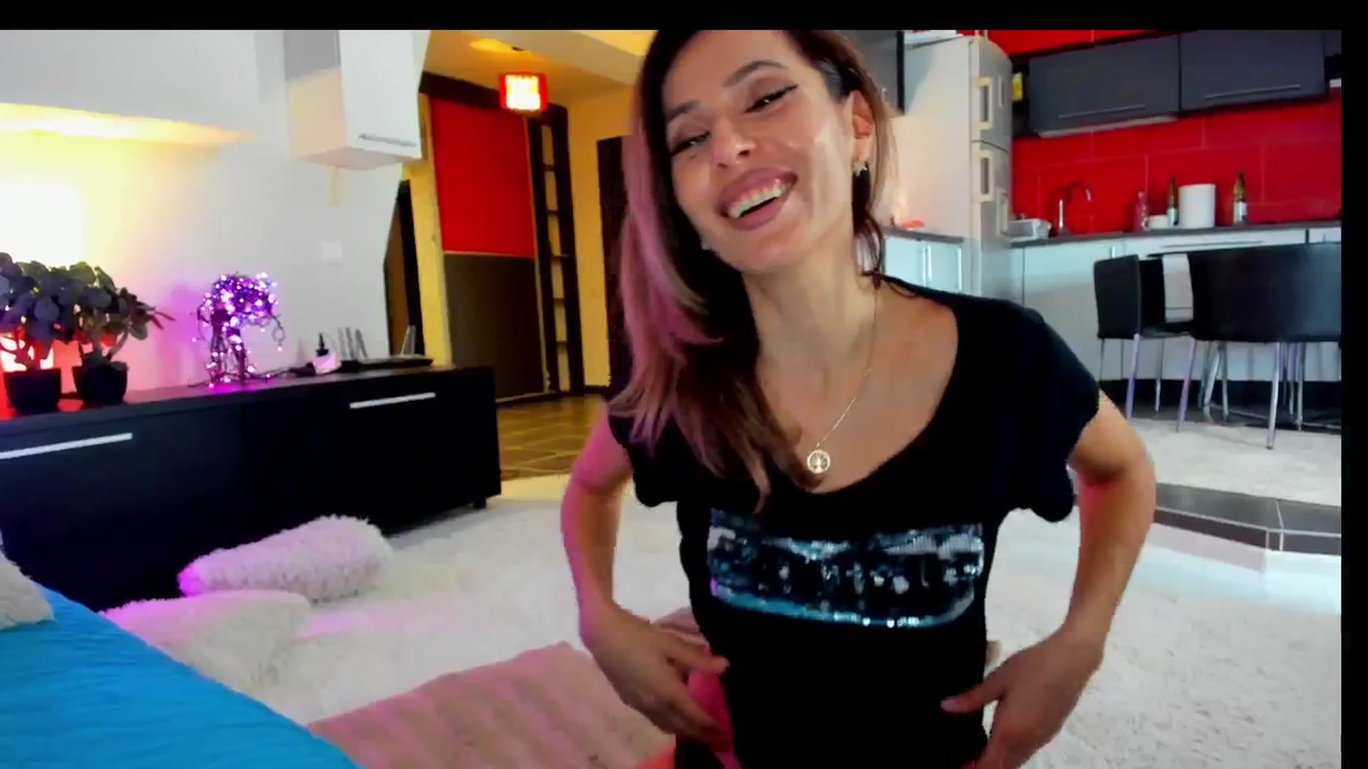 Gallery image thumbnail from SmileyTinaa's myfreecams stream on, 03/21/2025, 01:16 image 15 of 20
