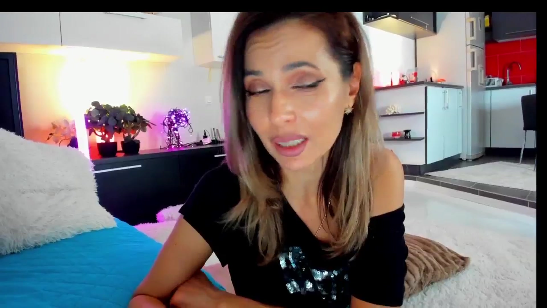 Gallery image thumbnail from SmileyTinaa's myfreecams stream on, 03/21/2025, 01:16 image 17 of 20