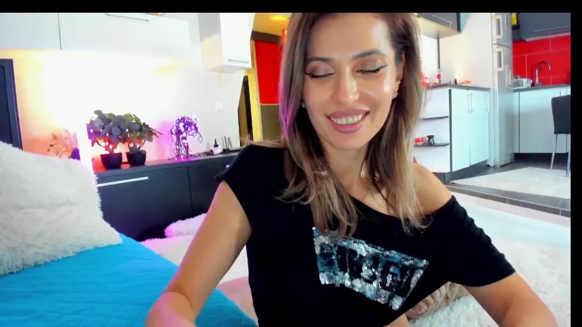 Gallery image thumbnail from SmileyTinaa's myfreecams stream on, 03/21/2025, 01:16 image 16 of 20