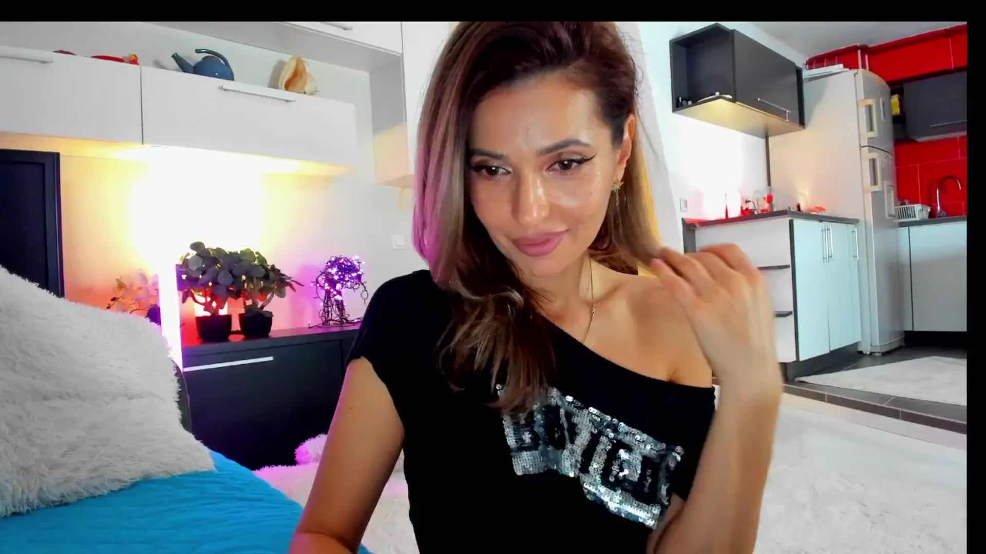 Gallery image thumbnail from SmileyTinaa's myfreecams stream on, 03/21/2025, 01:16 image 4 of 20