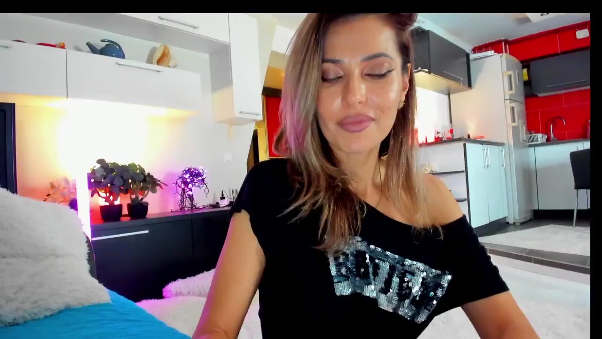 Gallery image thumbnail from SmileyTinaa's myfreecams stream on, 03/21/2025, 01:16 image 3 of 20