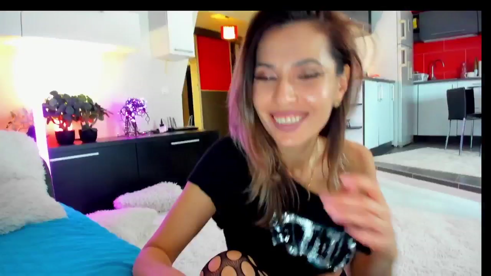 Gallery image thumbnail from SmileyTinaa's myfreecams stream on, 03/21/2025, 01:16 image 1 of 20