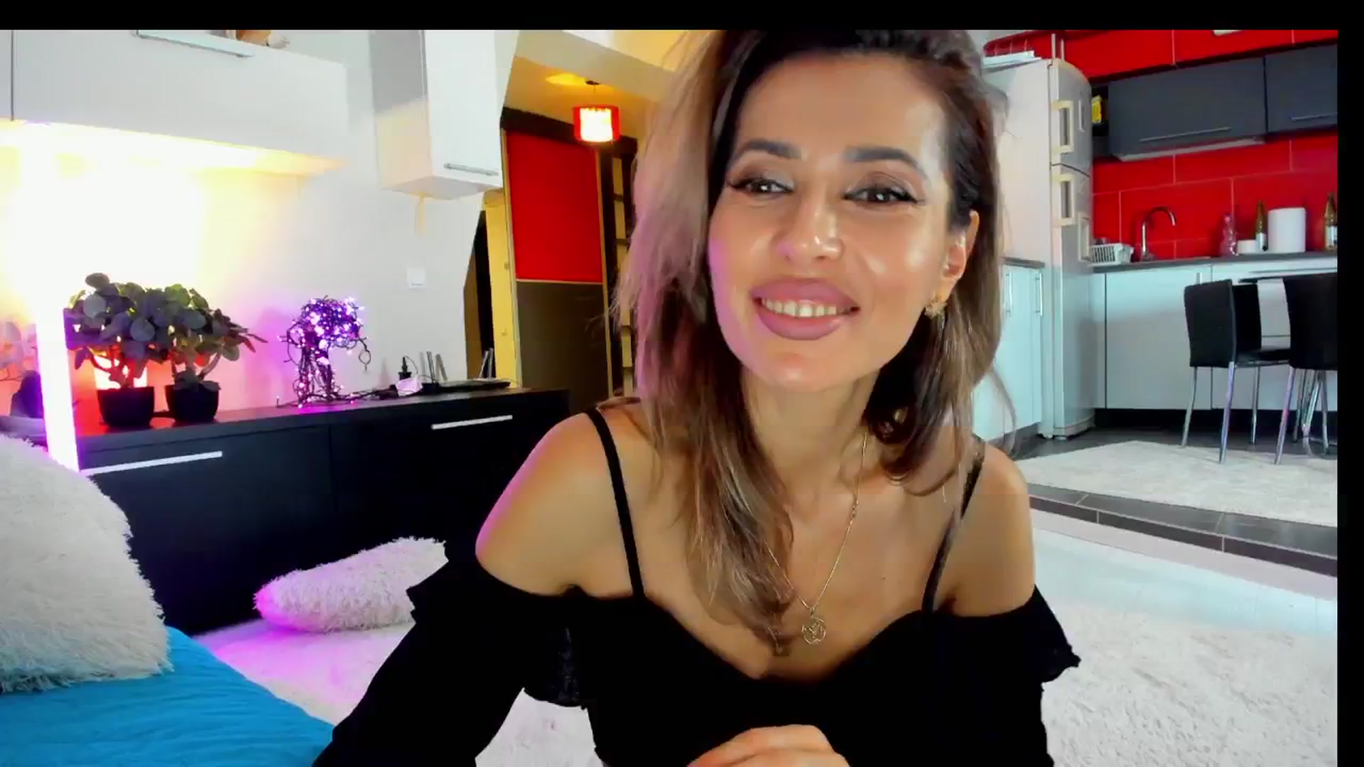 Gallery image thumbnail from SmileyTinaa's myfreecams stream on, 03/21/2025, 21:21 image 14 of 20