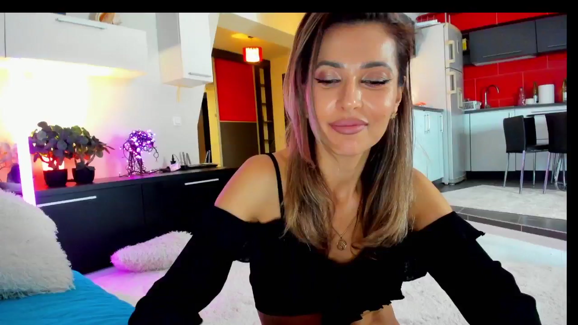Gallery image thumbnail from SmileyTinaa's myfreecams stream on, 03/21/2025, 21:21 image 11 of 20