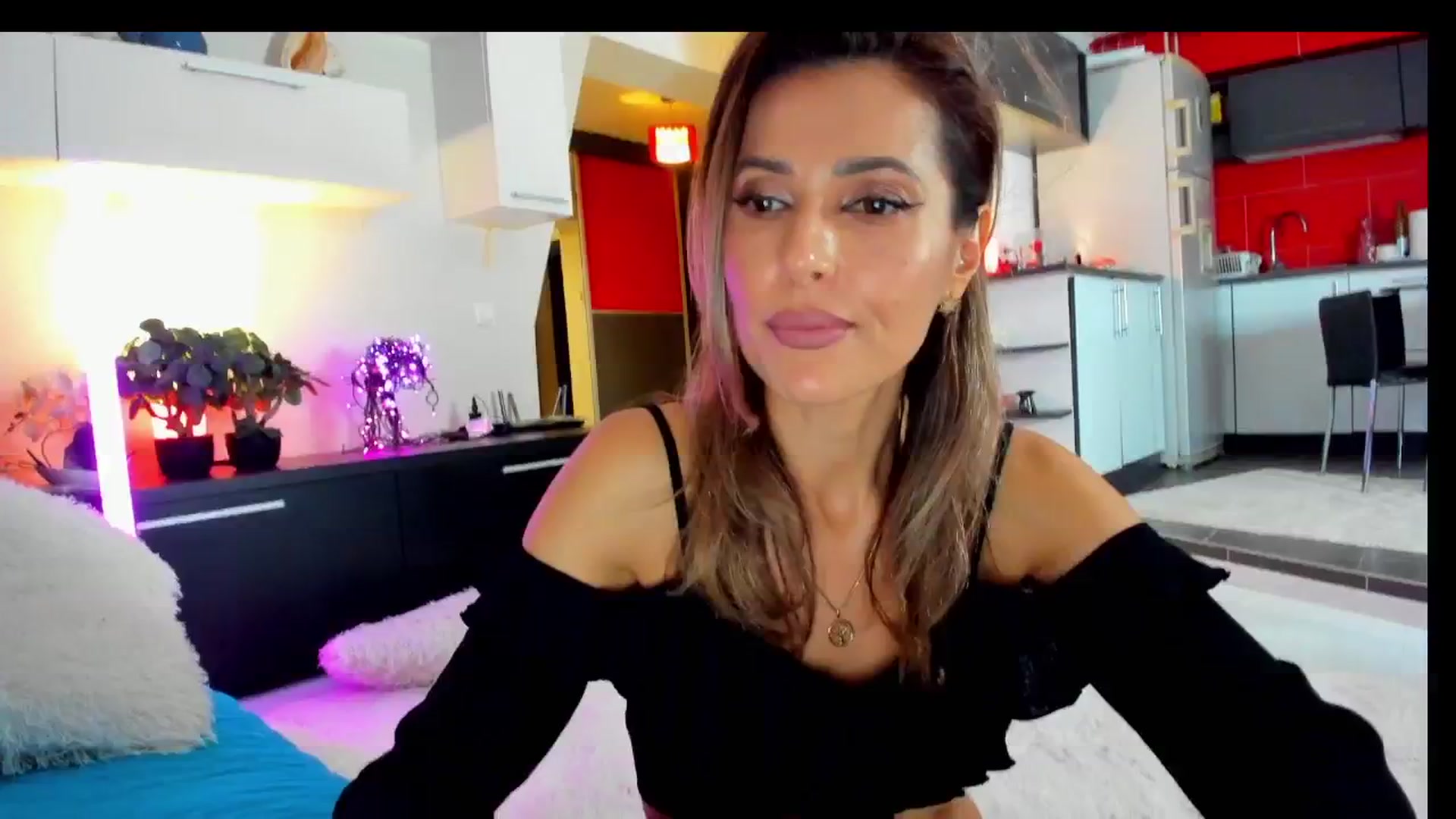 Gallery image thumbnail from SmileyTinaa's myfreecams stream on, 03/21/2025, 21:21 image 3 of 20