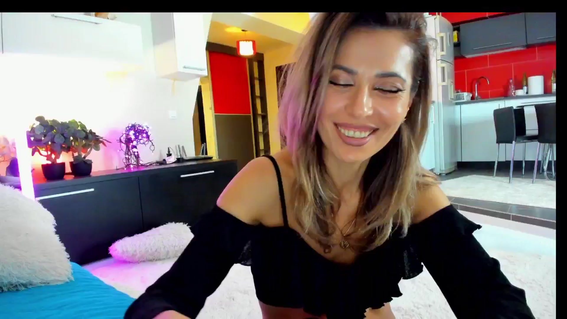 Gallery image thumbnail from SmileyTinaa's myfreecams stream on, 03/21/2025, 21:21 image 20 of 20