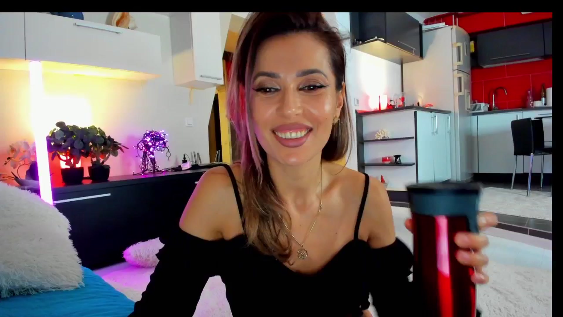 Gallery image thumbnail from SmileyTinaa's myfreecams stream on, 03/21/2025, 21:21 image 4 of 20