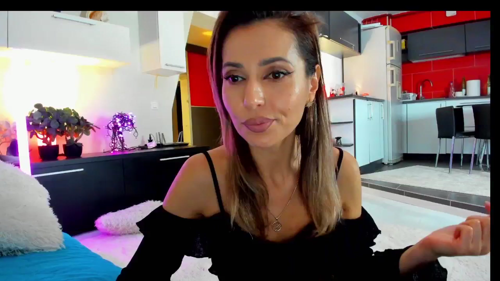 Gallery image thumbnail from SmileyTinaa's myfreecams stream on, 03/21/2025, 21:21 image 10 of 20