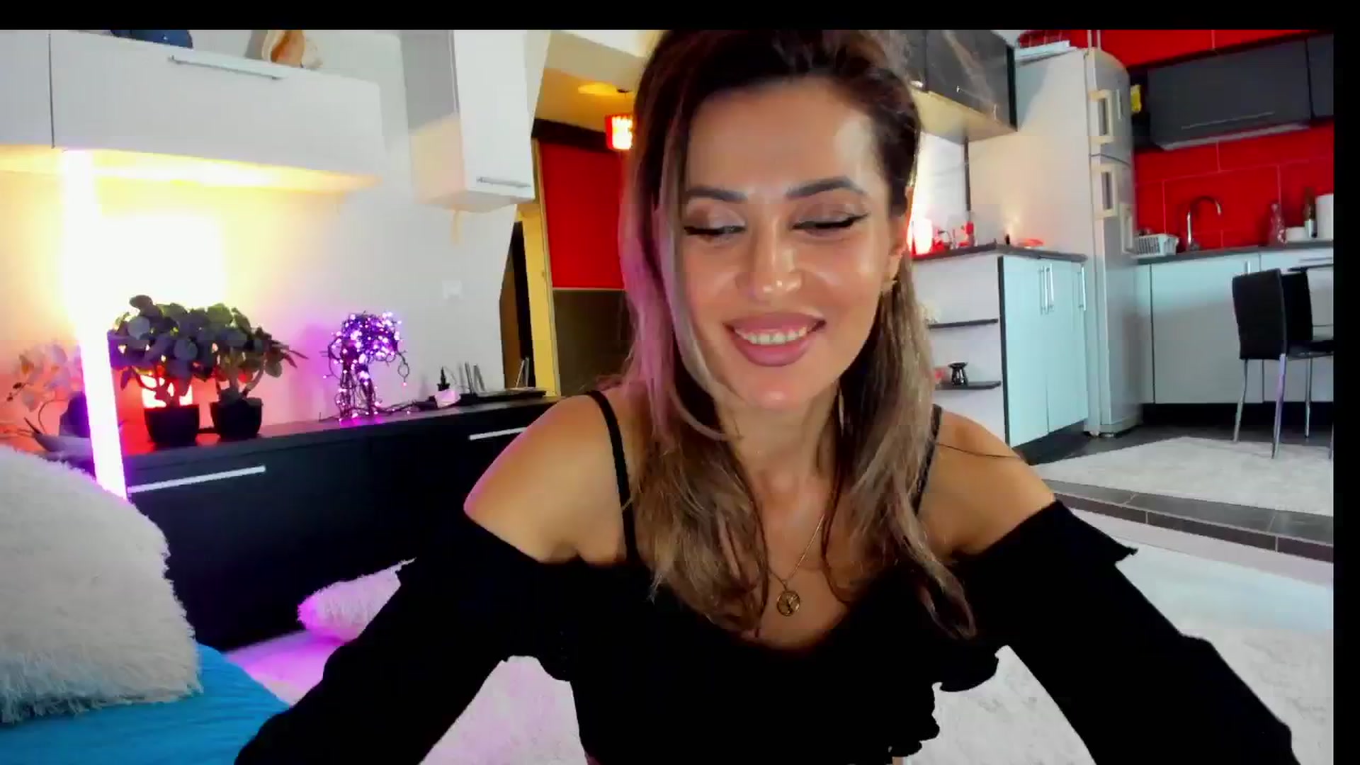 Gallery image thumbnail from SmileyTinaa's myfreecams stream on, 03/21/2025, 21:21 image 2 of 20