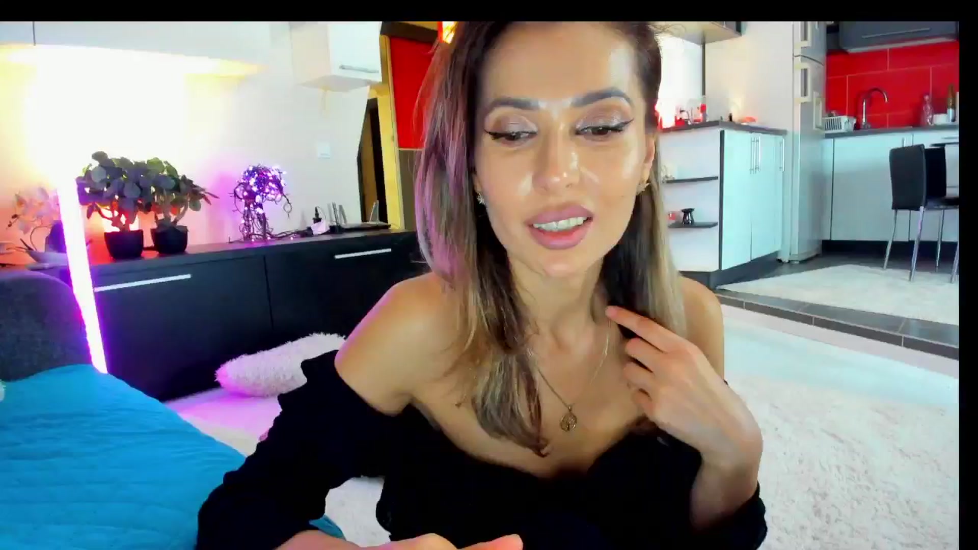Gallery image thumbnail from SmileyTinaa's myfreecams stream on, 03/22/2025, 24:04 image 19 of 20