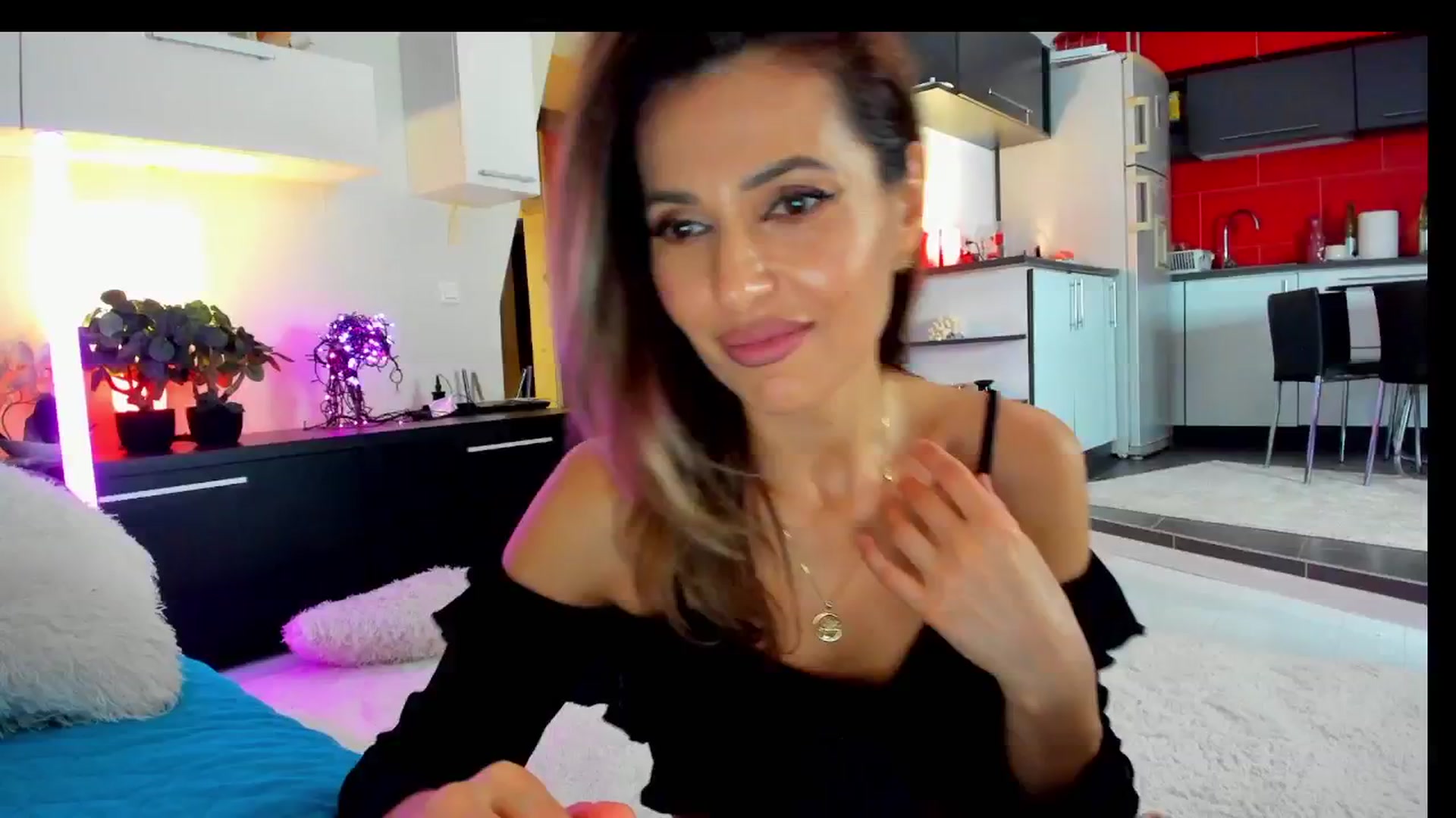 Gallery image thumbnail from SmileyTinaa's myfreecams stream on, 03/22/2025, 24:04 image 2 of 20