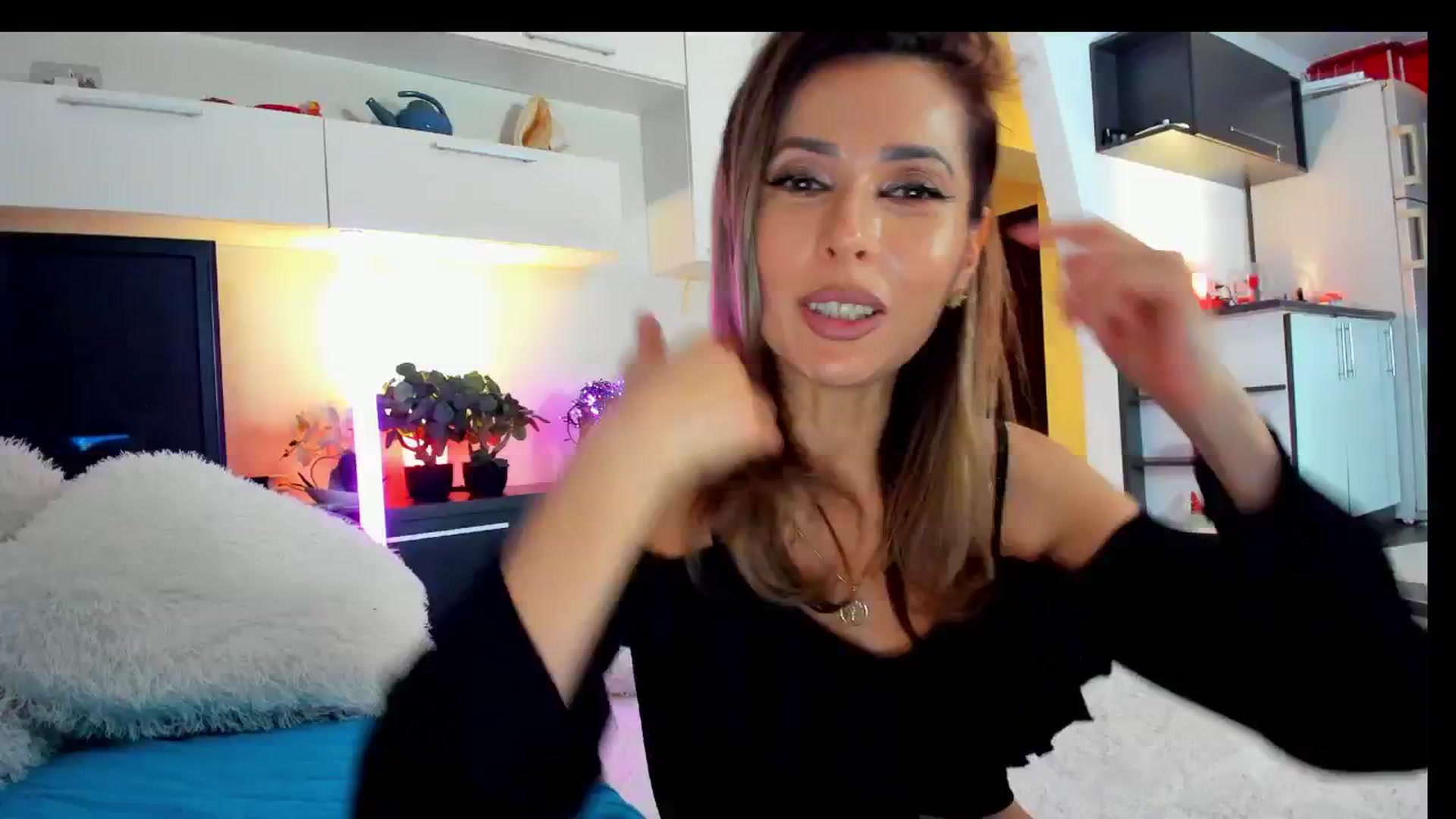 Gallery image thumbnail from SmileyTinaa's myfreecams stream on, 03/22/2025, 24:04 image 9 of 20