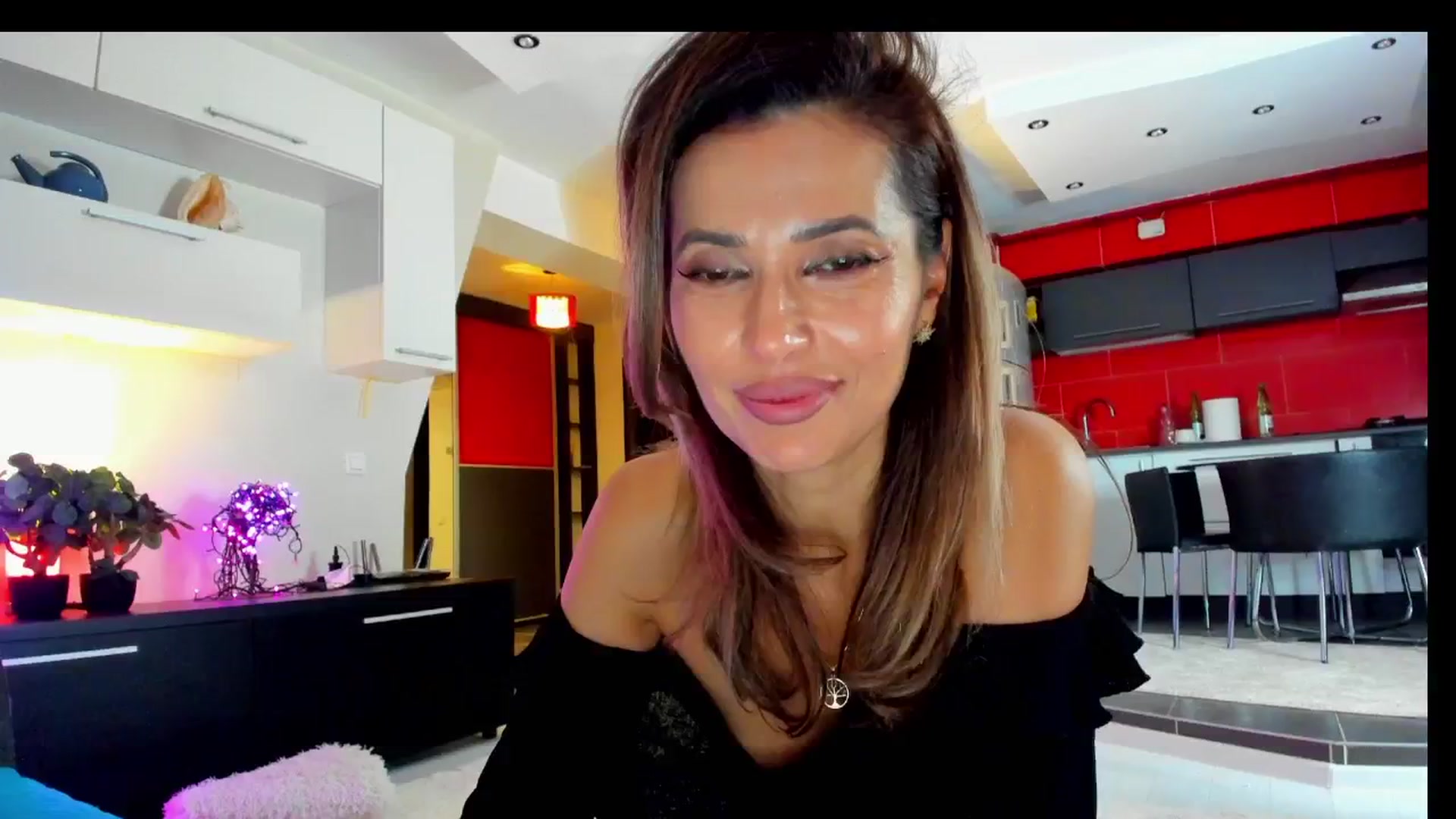 Gallery image thumbnail from SmileyTinaa's myfreecams stream on, 03/22/2025, 24:04 image 14 of 20