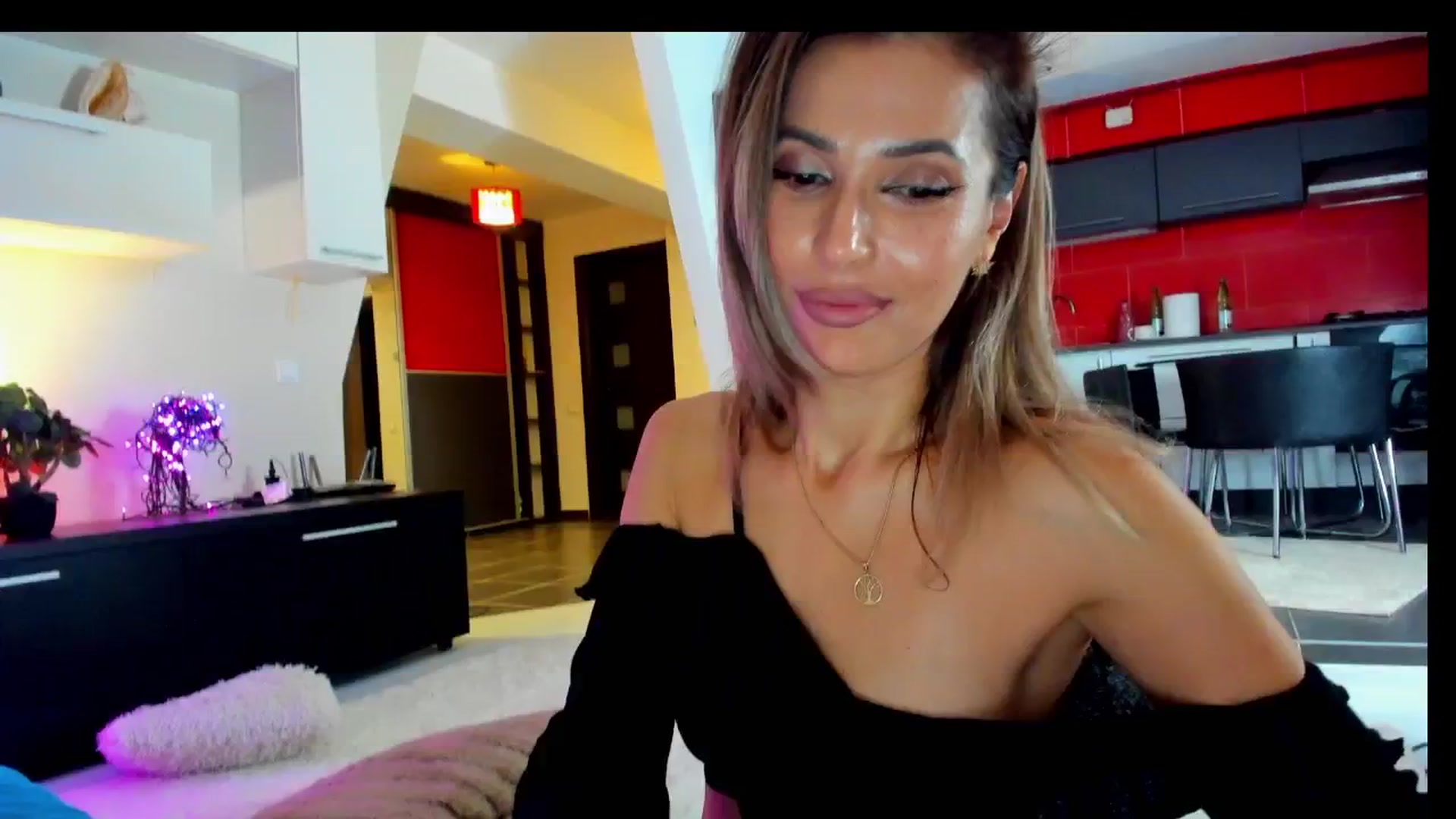 Gallery image thumbnail from SmileyTinaa's myfreecams stream on, 03/22/2025, 24:04 image 12 of 20