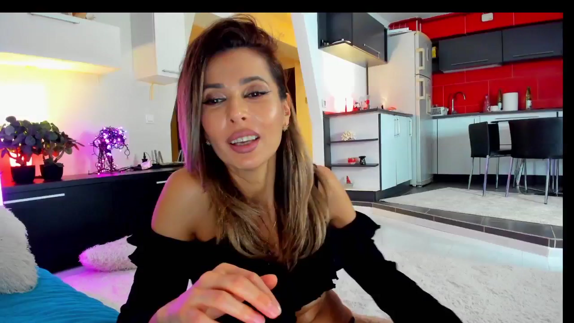 Gallery image thumbnail from SmileyTinaa's myfreecams stream on, 03/22/2025, 24:04 image 7 of 20