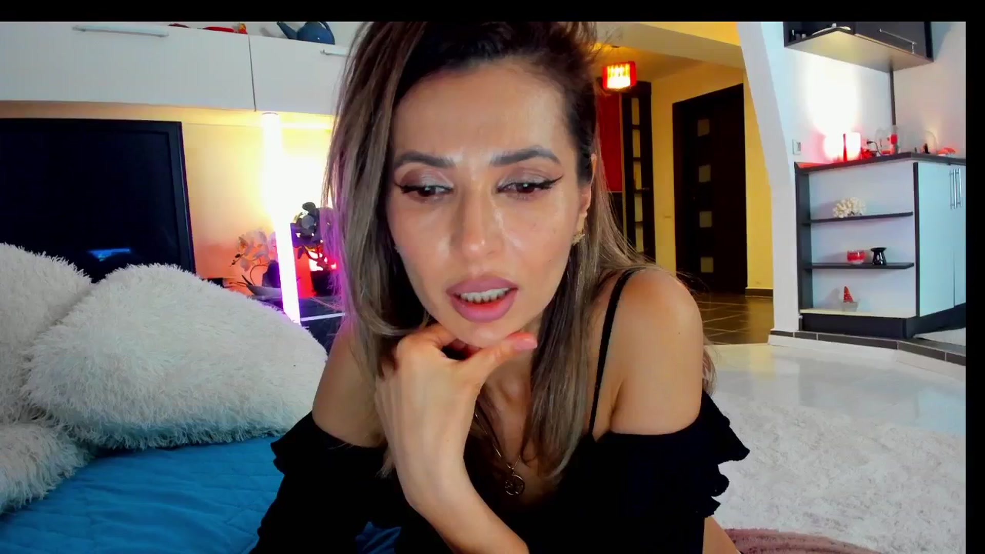Gallery image thumbnail from SmileyTinaa's myfreecams stream on, 03/22/2025, 24:04 image 10 of 20