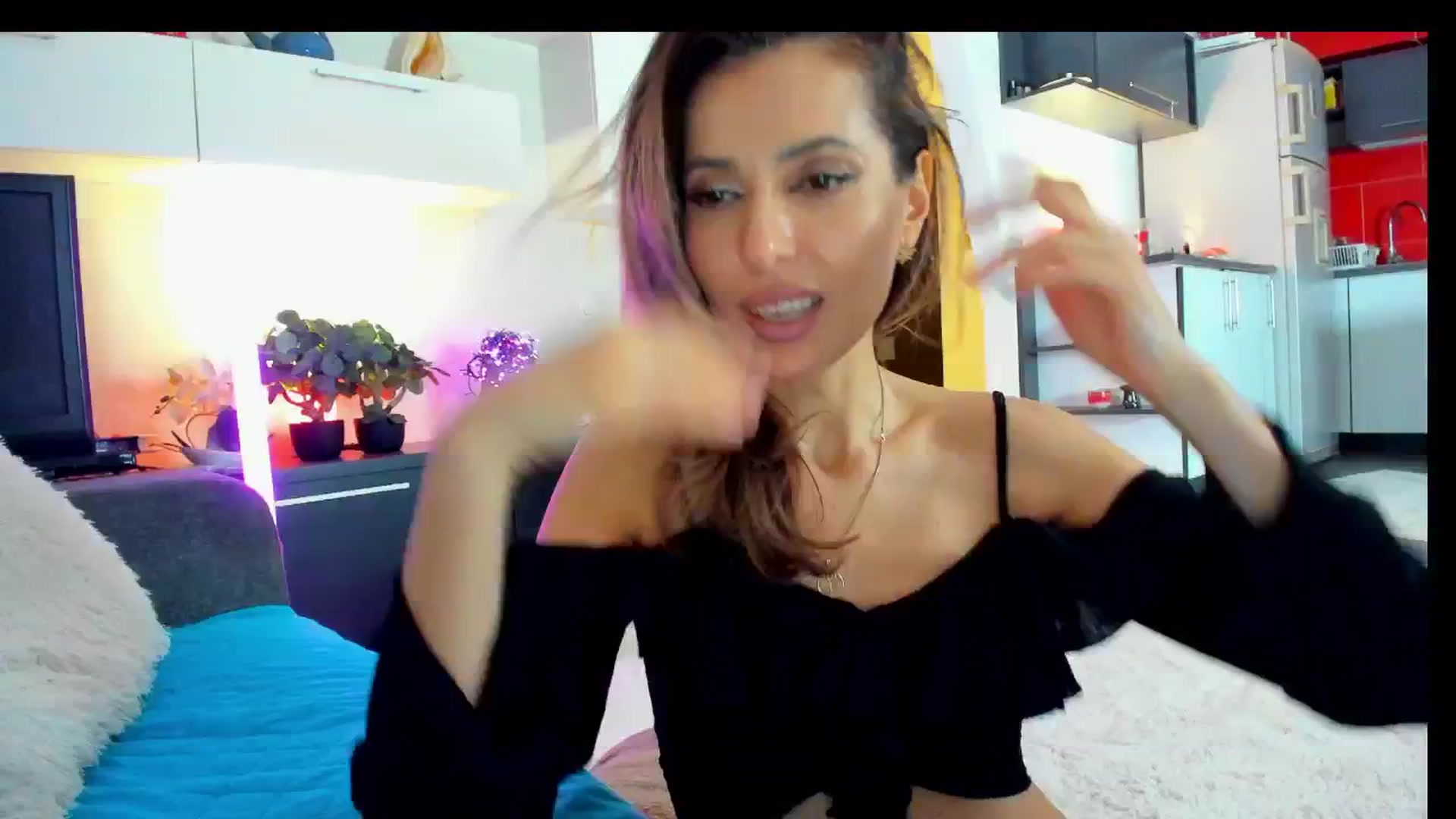 Gallery image thumbnail from SmileyTinaa's myfreecams stream on, 03/22/2025, 04:58 image 5 of 20