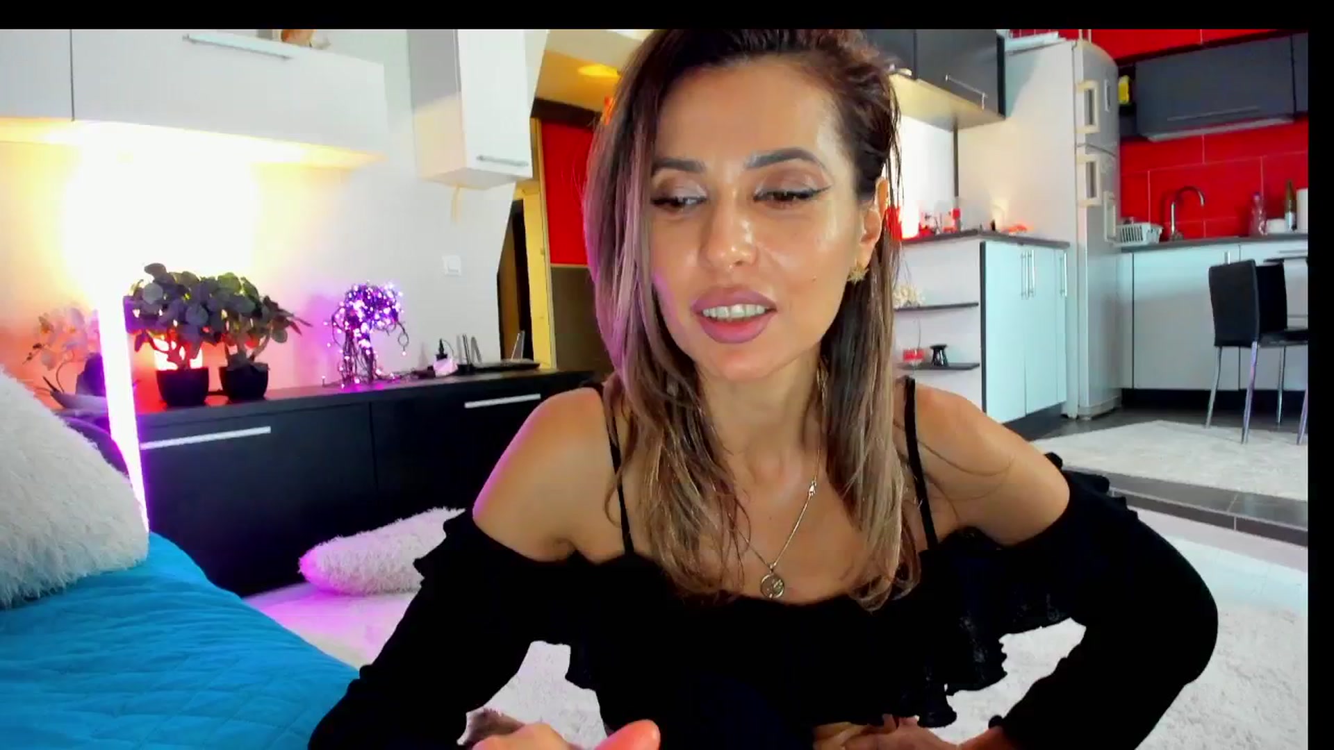 Gallery image thumbnail from SmileyTinaa's myfreecams stream on, 03/22/2025, 04:58 image 19 of 20