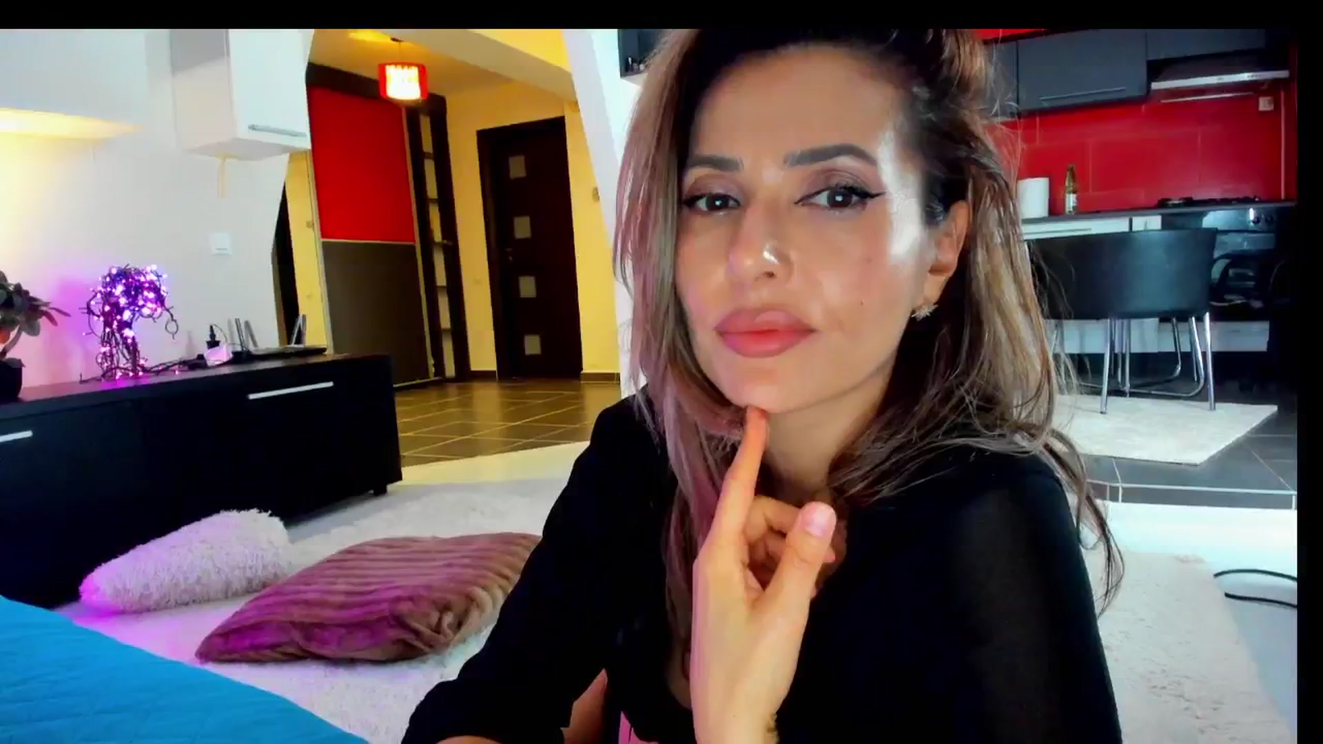 Gallery image thumbnail from SmileyTinaa's myfreecams stream on, 04/04/2025, 24:17 image 9 of 20