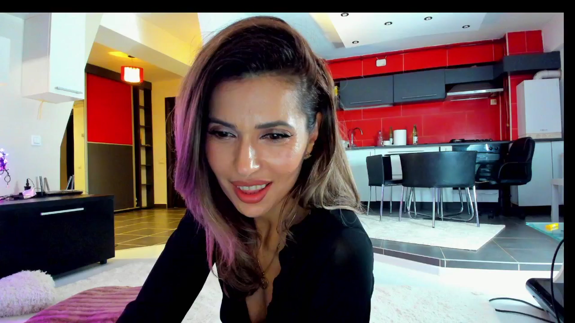 Gallery image thumbnail from SmileyTinaa's myfreecams stream on, 04/04/2025, 24:17 image 7 of 20
