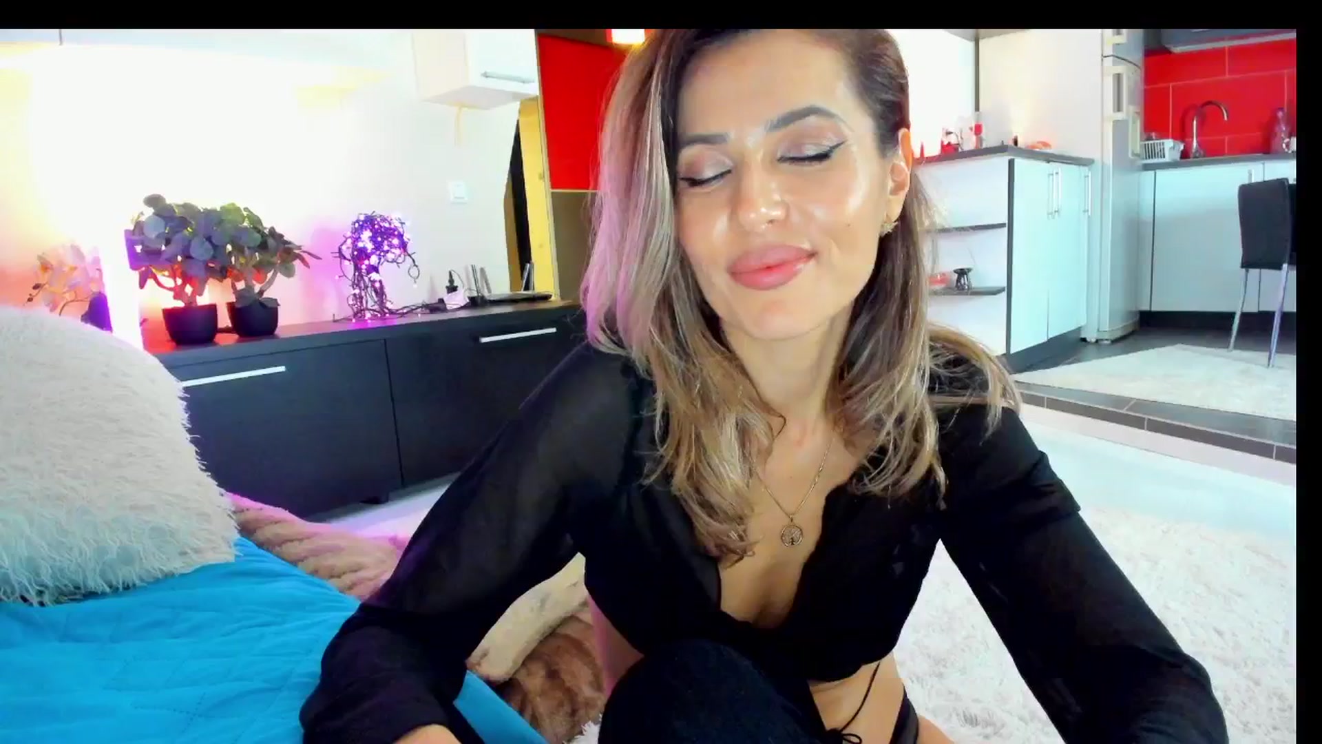 Gallery image thumbnail from SmileyTinaa's myfreecams stream on, 04/04/2025, 03:15 image 19 of 20