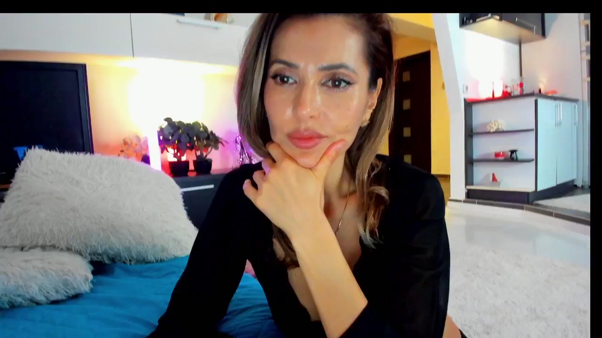 Gallery image thumbnail from SmileyTinaa's myfreecams stream on, 04/04/2025, 03:15 image 16 of 20