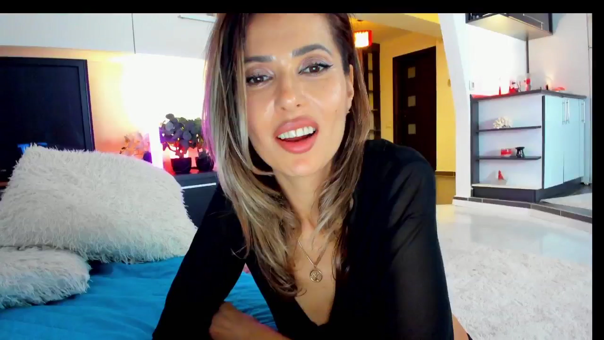 Gallery image thumbnail from SmileyTinaa's myfreecams stream on, 04/04/2025, 03:15 image 17 of 20