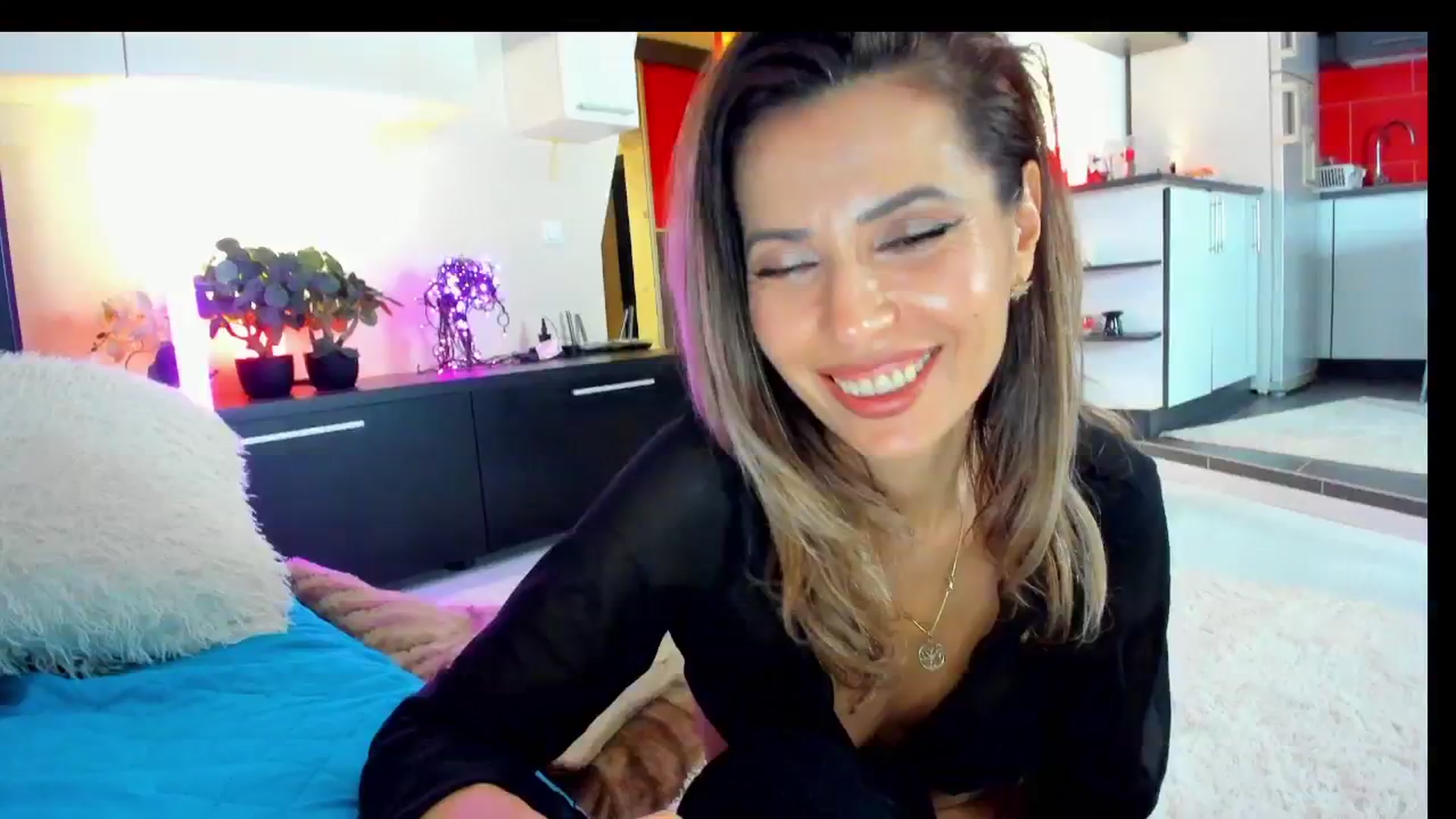 Gallery image thumbnail from SmileyTinaa's myfreecams stream on, 04/04/2025, 03:15 image 7 of 20