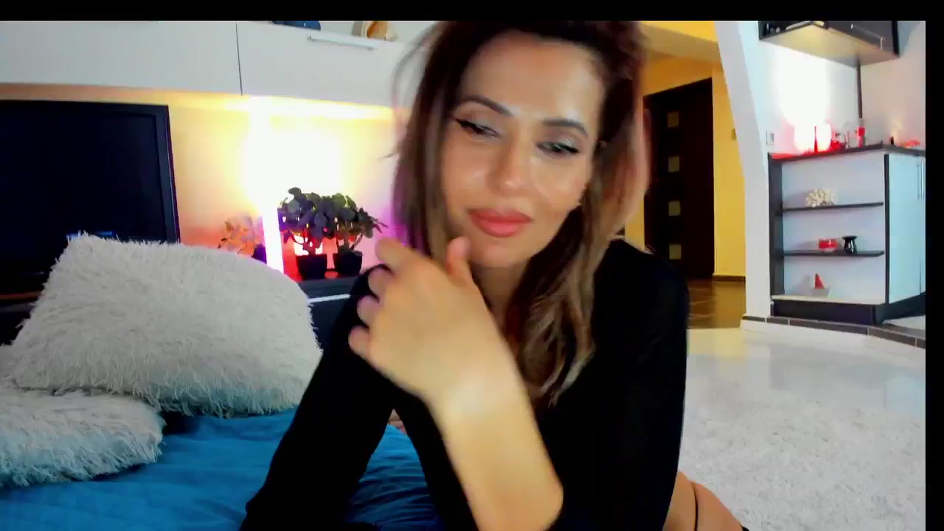 Gallery image thumbnail from SmileyTinaa's myfreecams stream on, 04/04/2025, 03:15 image 18 of 20