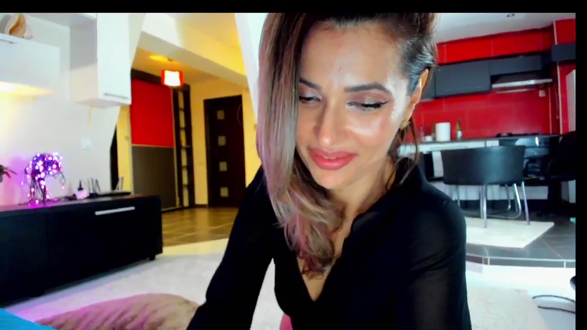 Gallery image thumbnail from SmileyTinaa's myfreecams stream on, 04/04/2025, 05:08 image 14 of 20