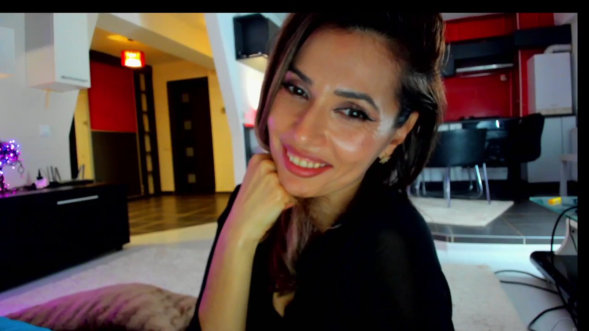 Gallery image thumbnail from SmileyTinaa's myfreecams stream on, 04/04/2025, 05:08 image 15 of 20