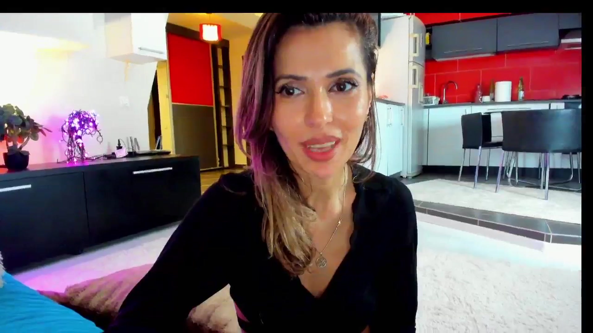 Gallery image thumbnail from SmileyTinaa's myfreecams stream on, 04/04/2025, 05:08 image 12 of 20