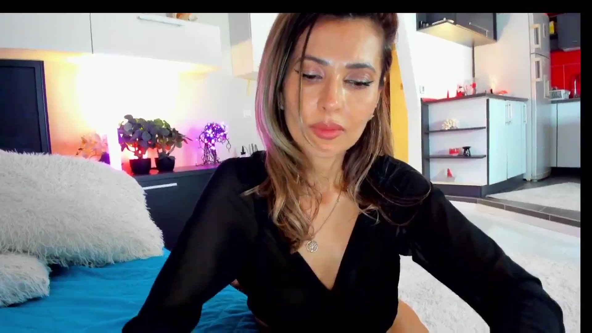 Gallery image thumbnail from SmileyTinaa's myfreecams stream on, 04/04/2025, 05:08 image 18 of 20