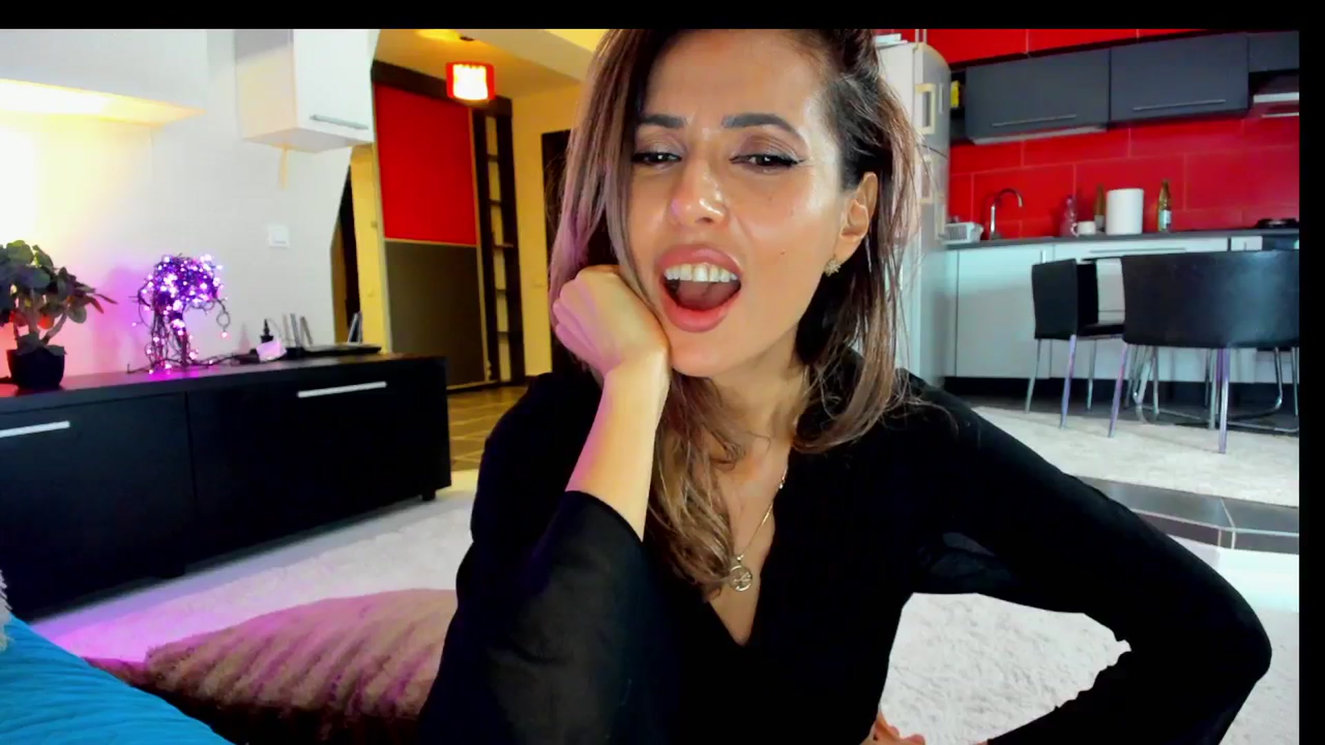 Gallery image thumbnail from SmileyTinaa's myfreecams stream on, 04/04/2025, 05:08 image 13 of 20