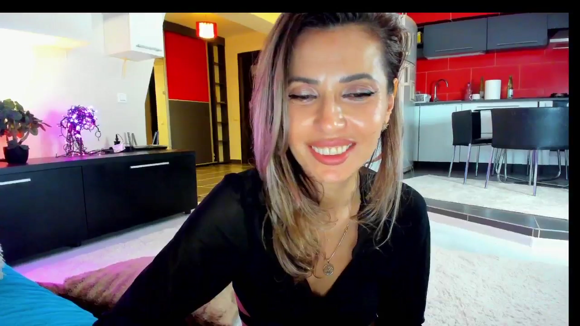 Gallery image thumbnail from SmileyTinaa's myfreecams stream on, 04/04/2025, 05:08 image 10 of 20