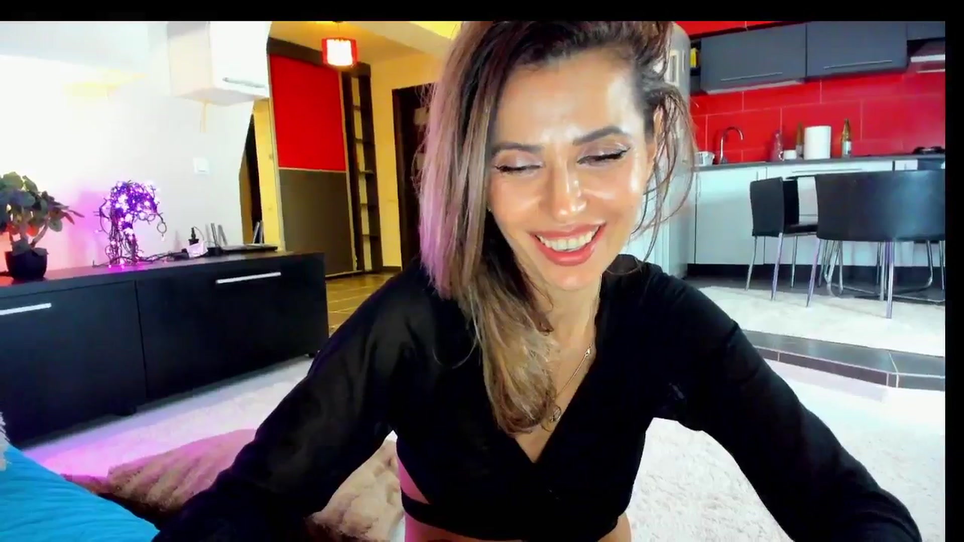 Gallery image thumbnail from SmileyTinaa's myfreecams stream on, 04/04/2025, 05:08 image 11 of 20