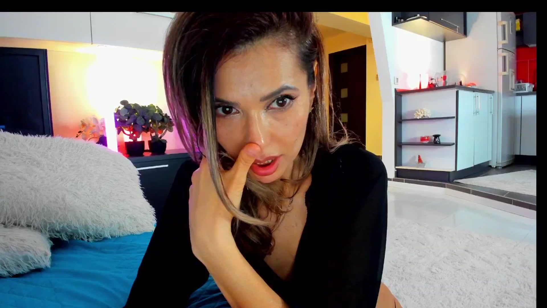 Gallery image thumbnail from SmileyTinaa's myfreecams stream on, 04/04/2025, 05:08 image 17 of 20