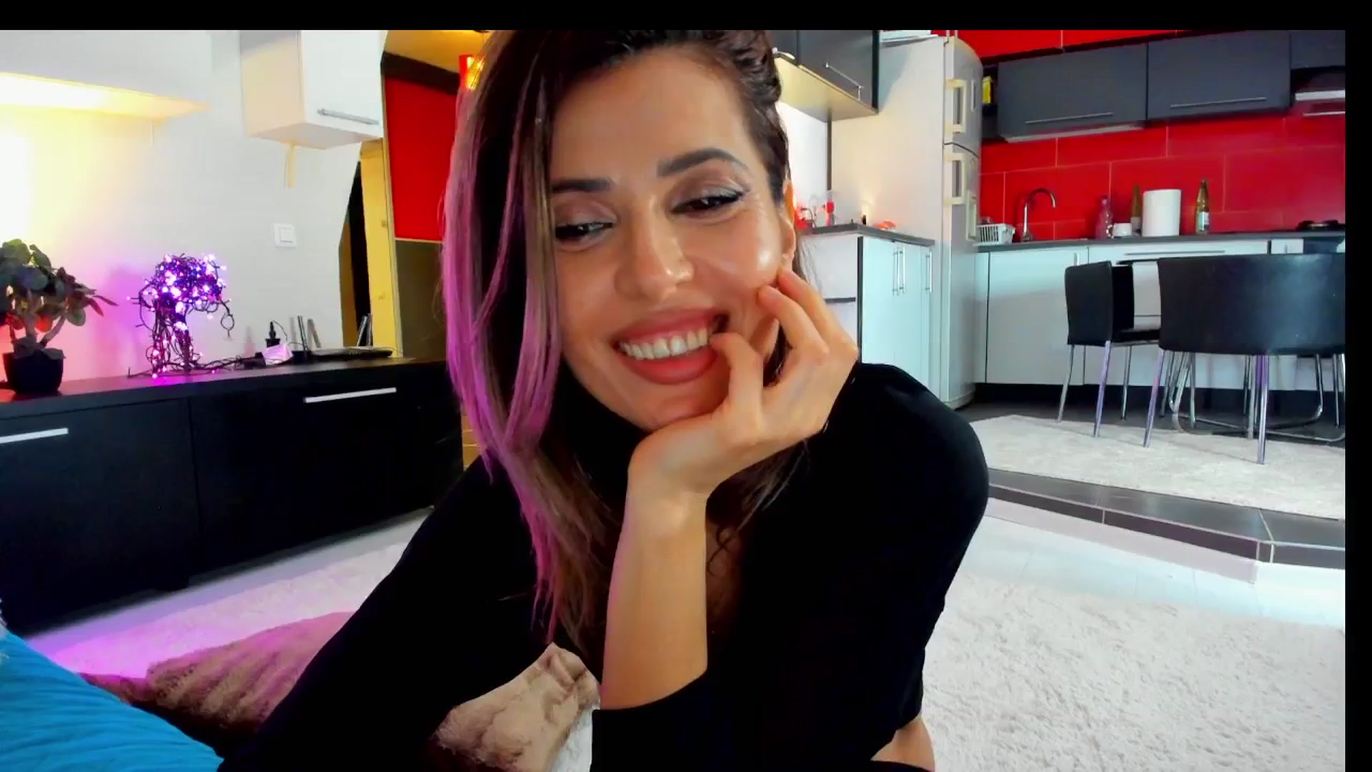 Gallery image thumbnail from SmileyTinaa's myfreecams stream on, 04/04/2025, 05:08 image 5 of 20