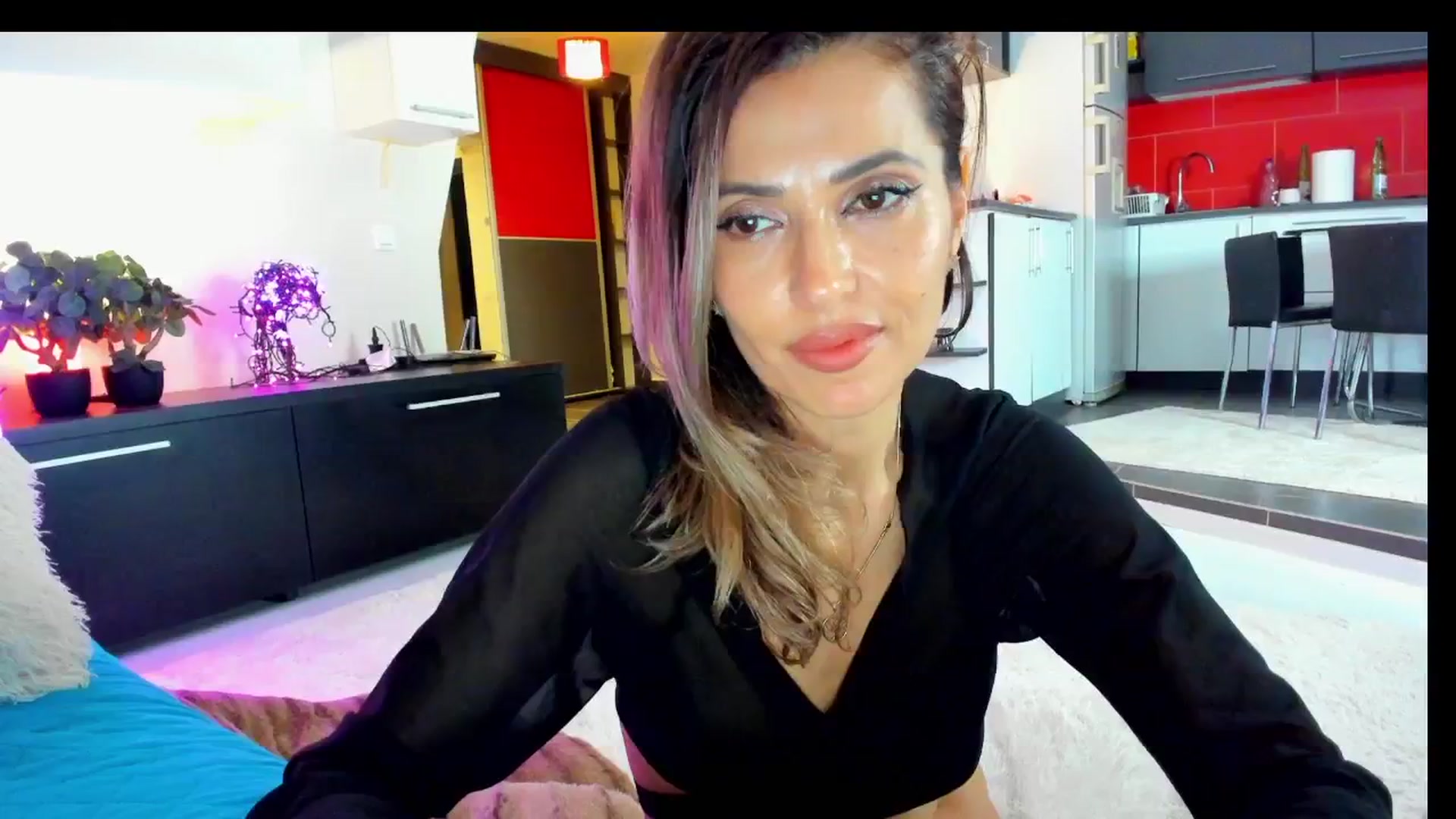 Gallery image thumbnail from SmileyTinaa's myfreecams stream on, 04/04/2025, 05:08 image 1 of 20