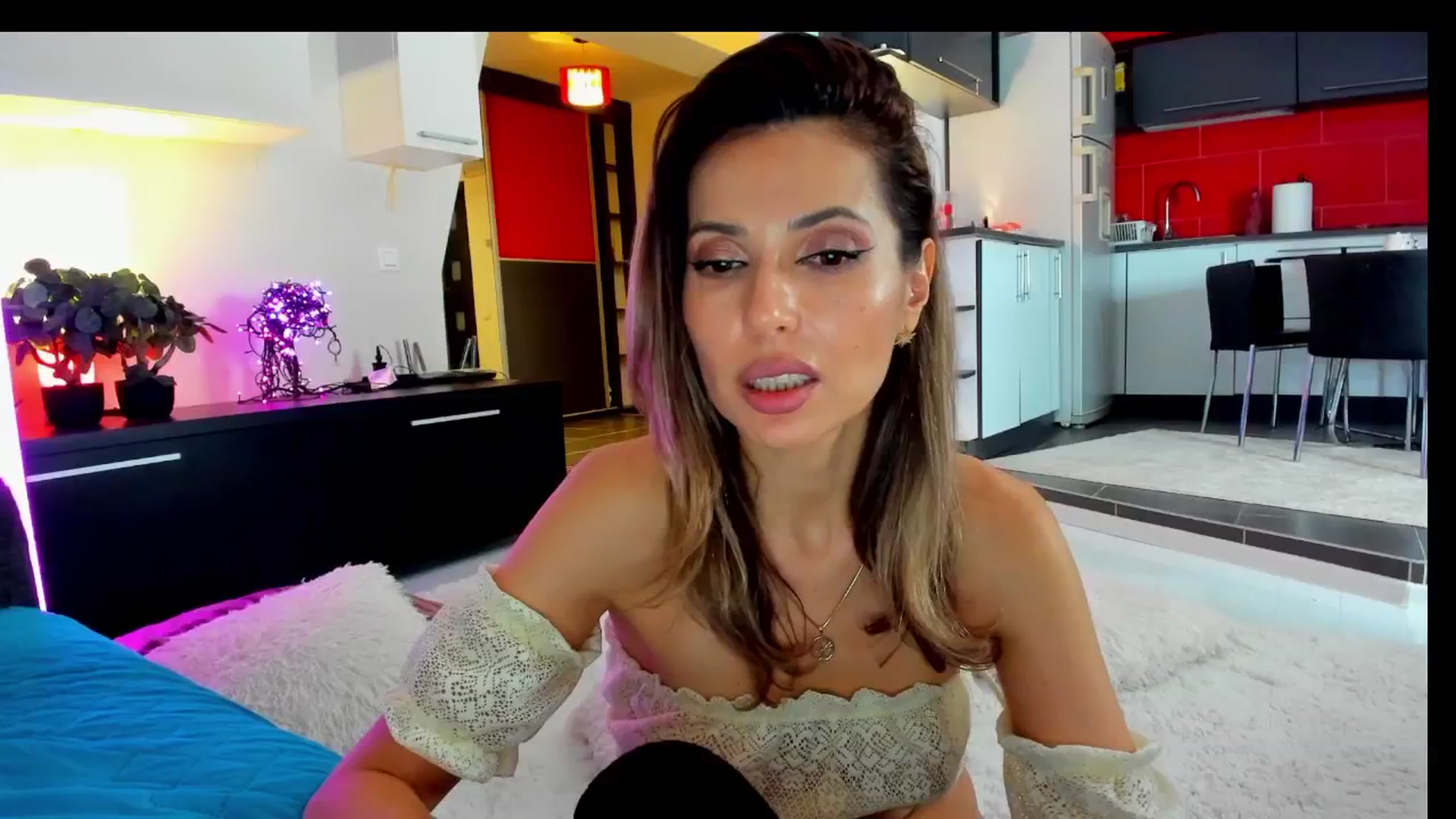 Gallery image thumbnail from SmileyTinaa's myfreecams stream on, 04/11/2025, 24:07 image 19 of 20
