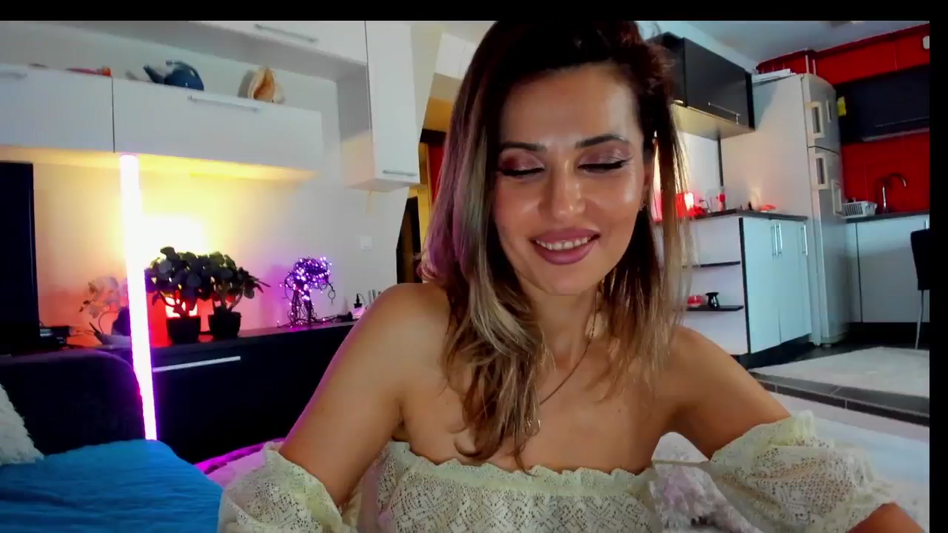 Gallery image thumbnail from SmileyTinaa's myfreecams stream on, 04/11/2025, 24:07 image 9 of 20
