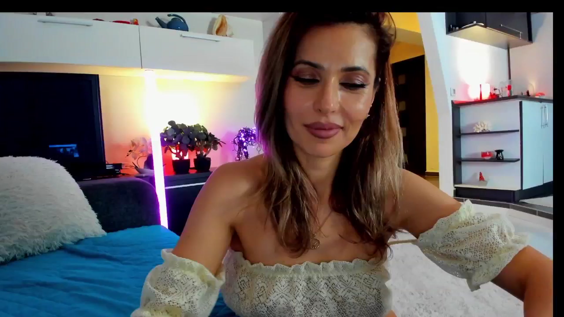 Gallery image thumbnail from SmileyTinaa's myfreecams stream on, 04/11/2025, 24:07 image 7 of 20