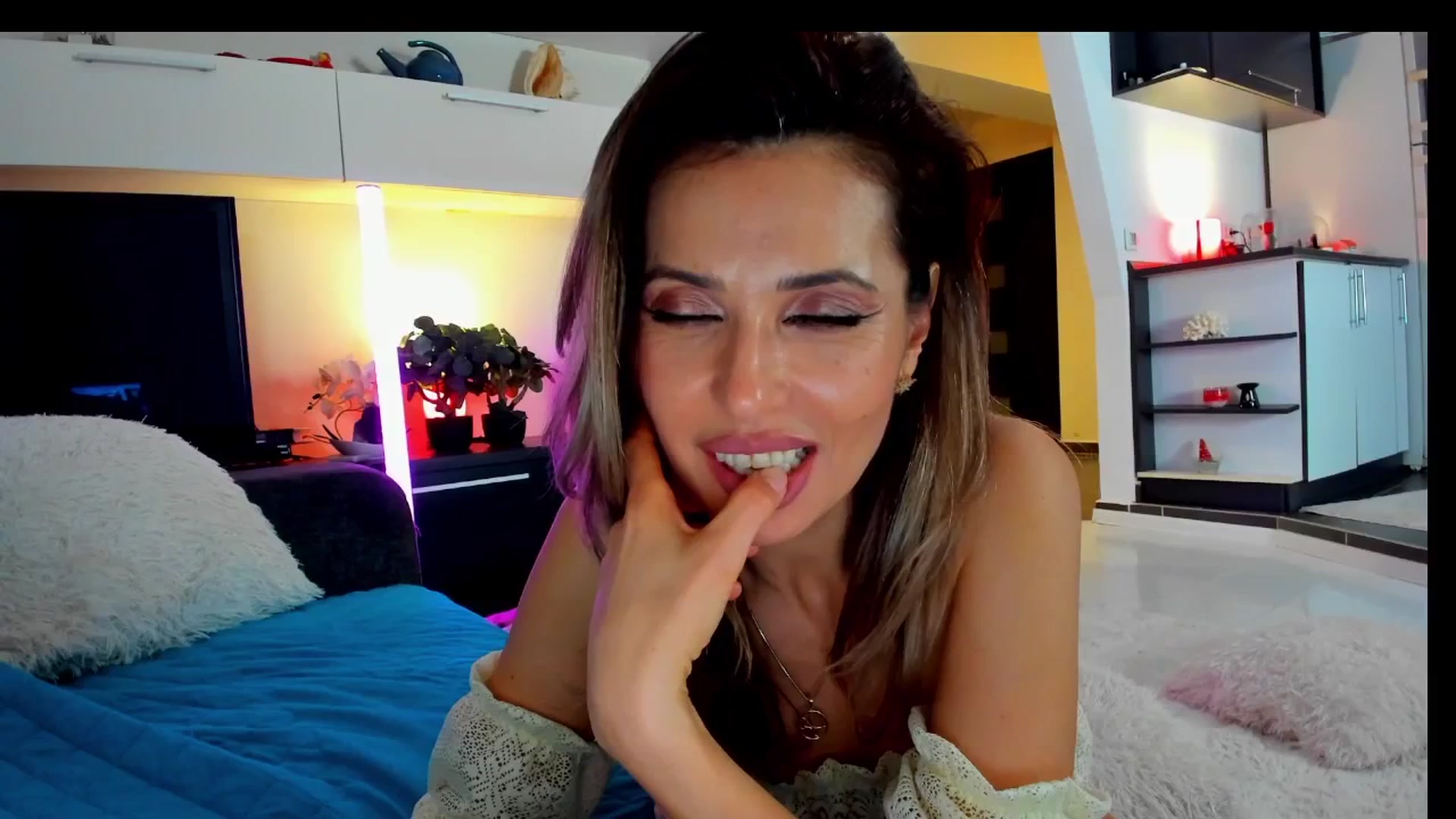 Gallery image thumbnail from SmileyTinaa's myfreecams stream on, 04/11/2025, 24:07 image 20 of 20