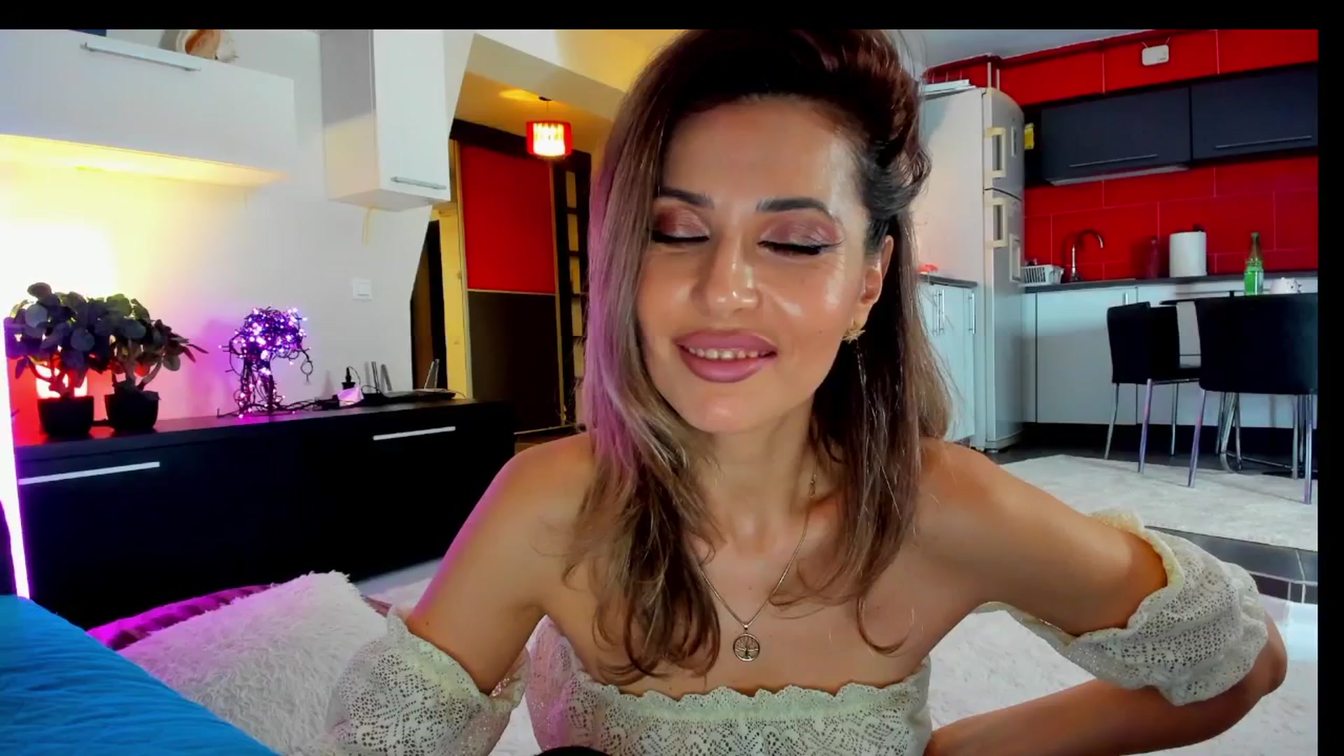 Gallery image thumbnail from SmileyTinaa's myfreecams stream on, 04/11/2025, 24:07 image 3 of 20