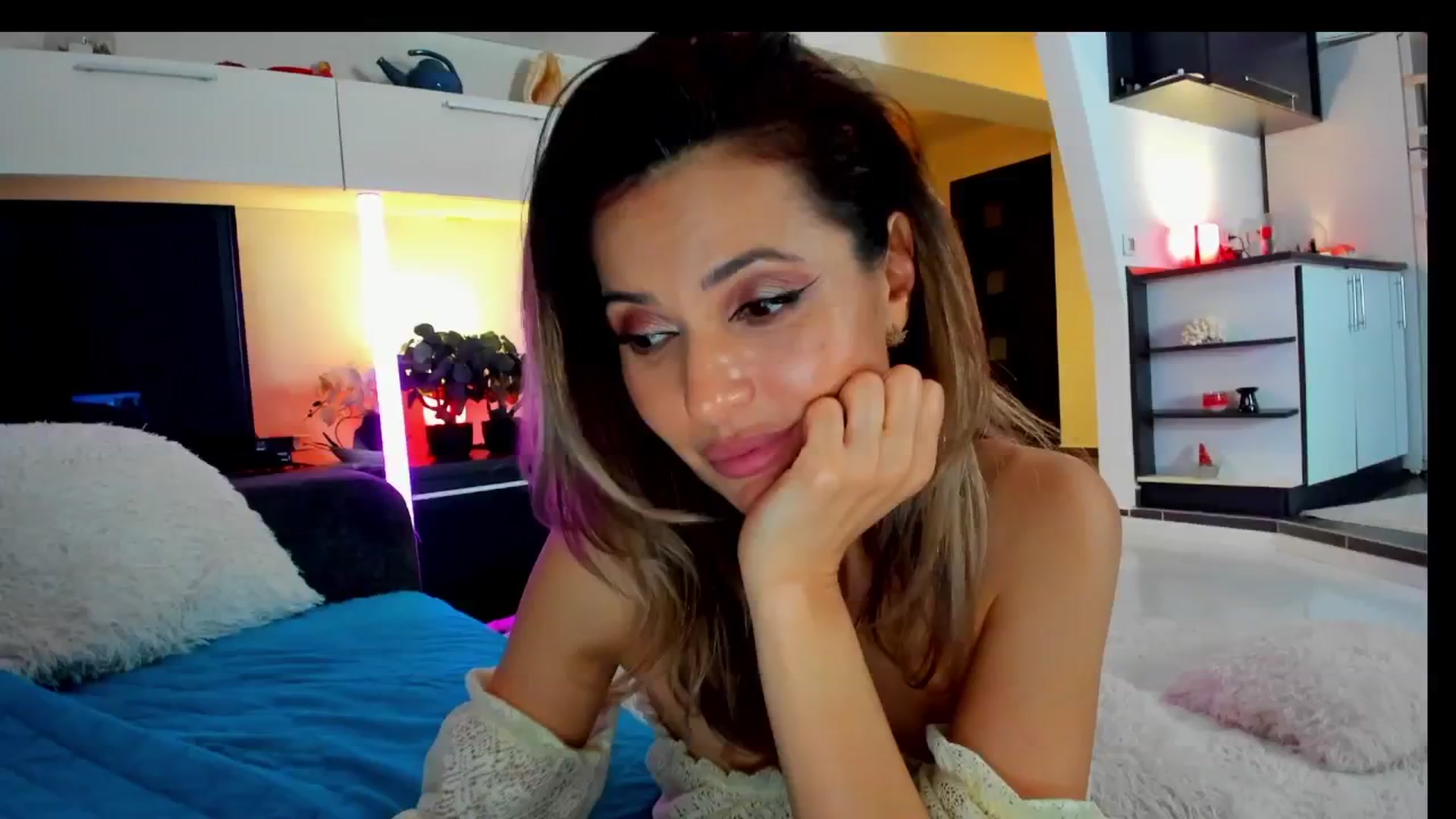 Gallery image thumbnail from SmileyTinaa's myfreecams stream on, 04/11/2025, 02:18 image 7 of 20