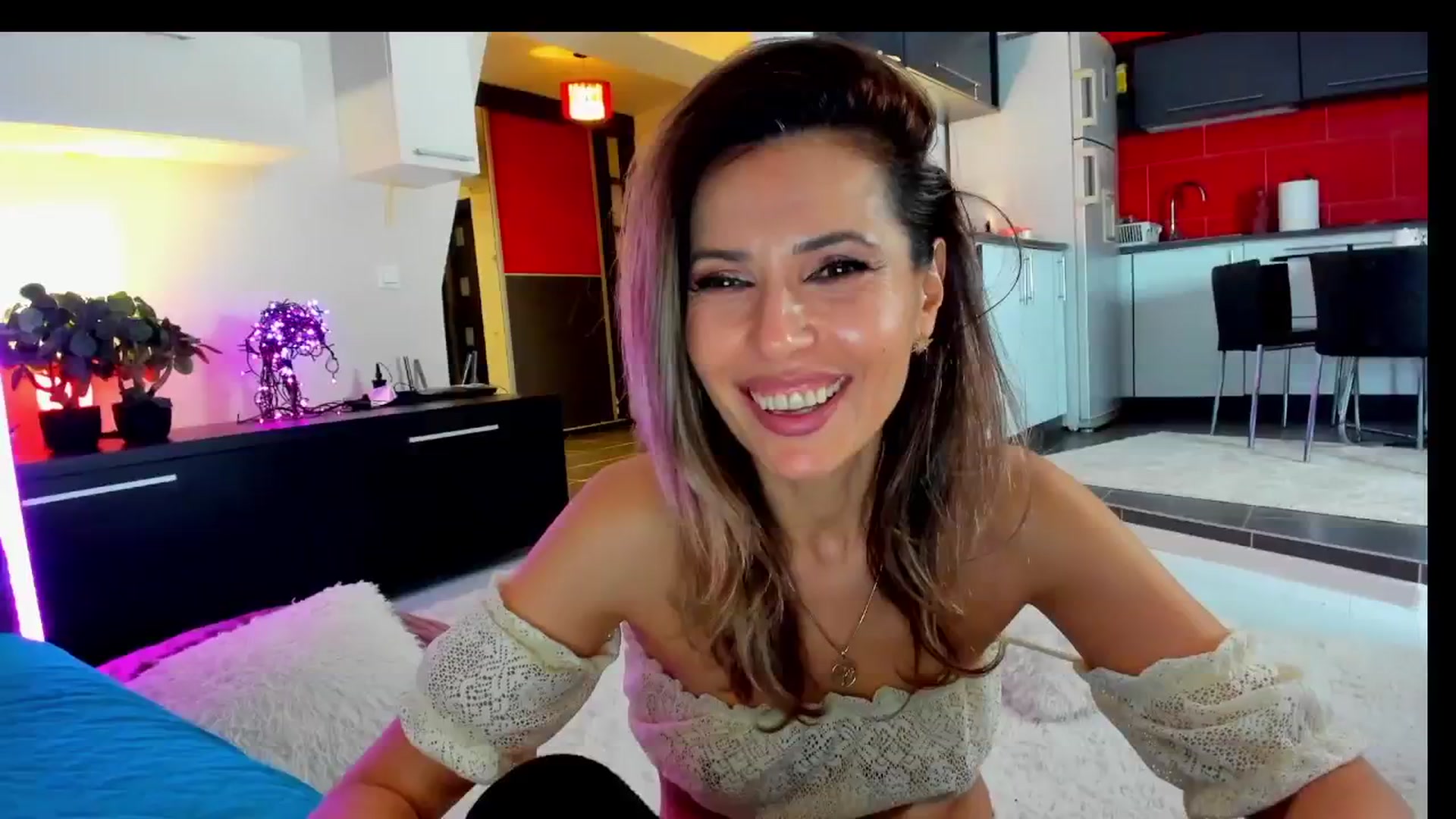 Gallery image thumbnail from SmileyTinaa's myfreecams stream on, 04/11/2025, 02:18 image 18 of 20